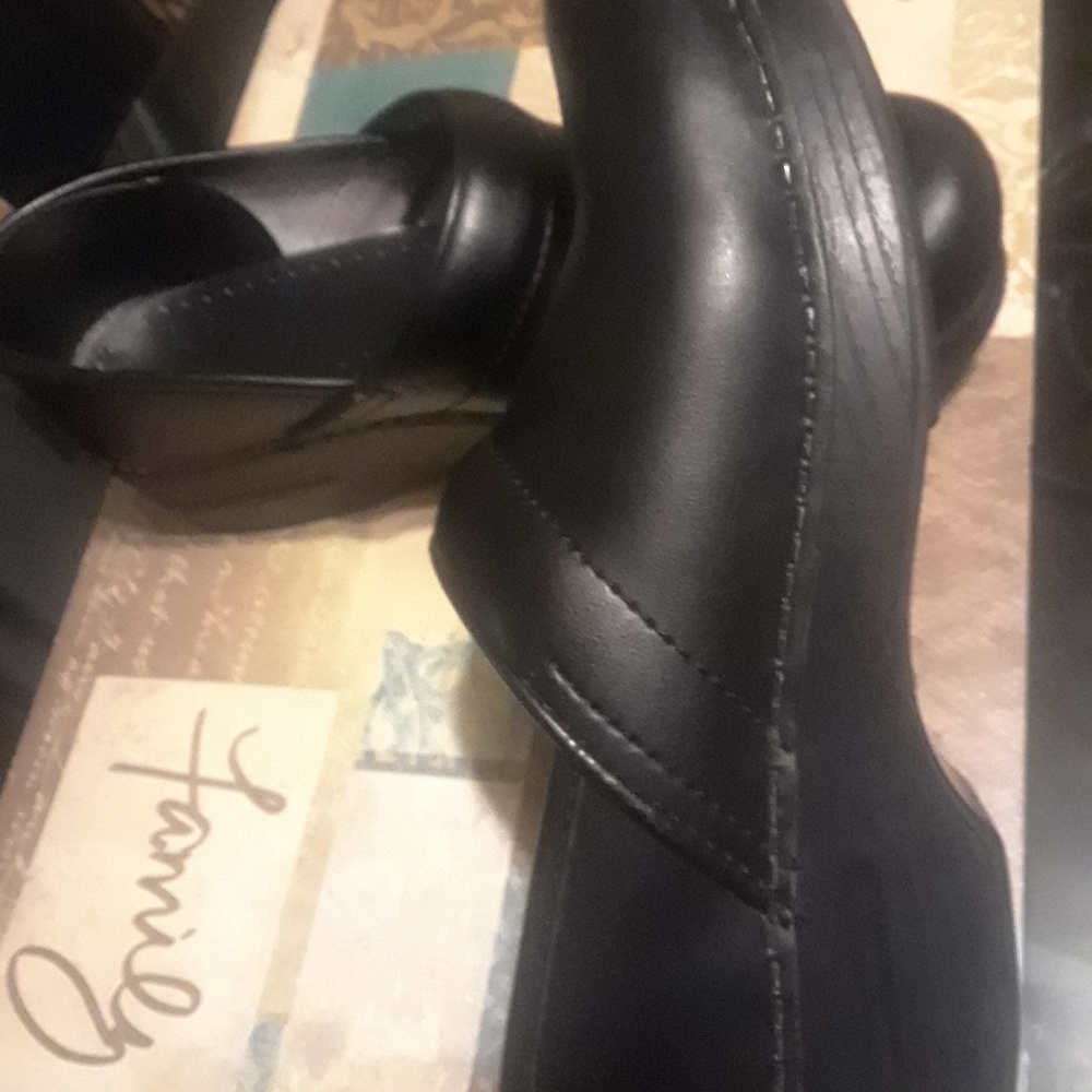 Nursing shoes